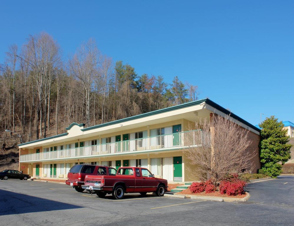 Econo Lodge Martinsville Exterior photo