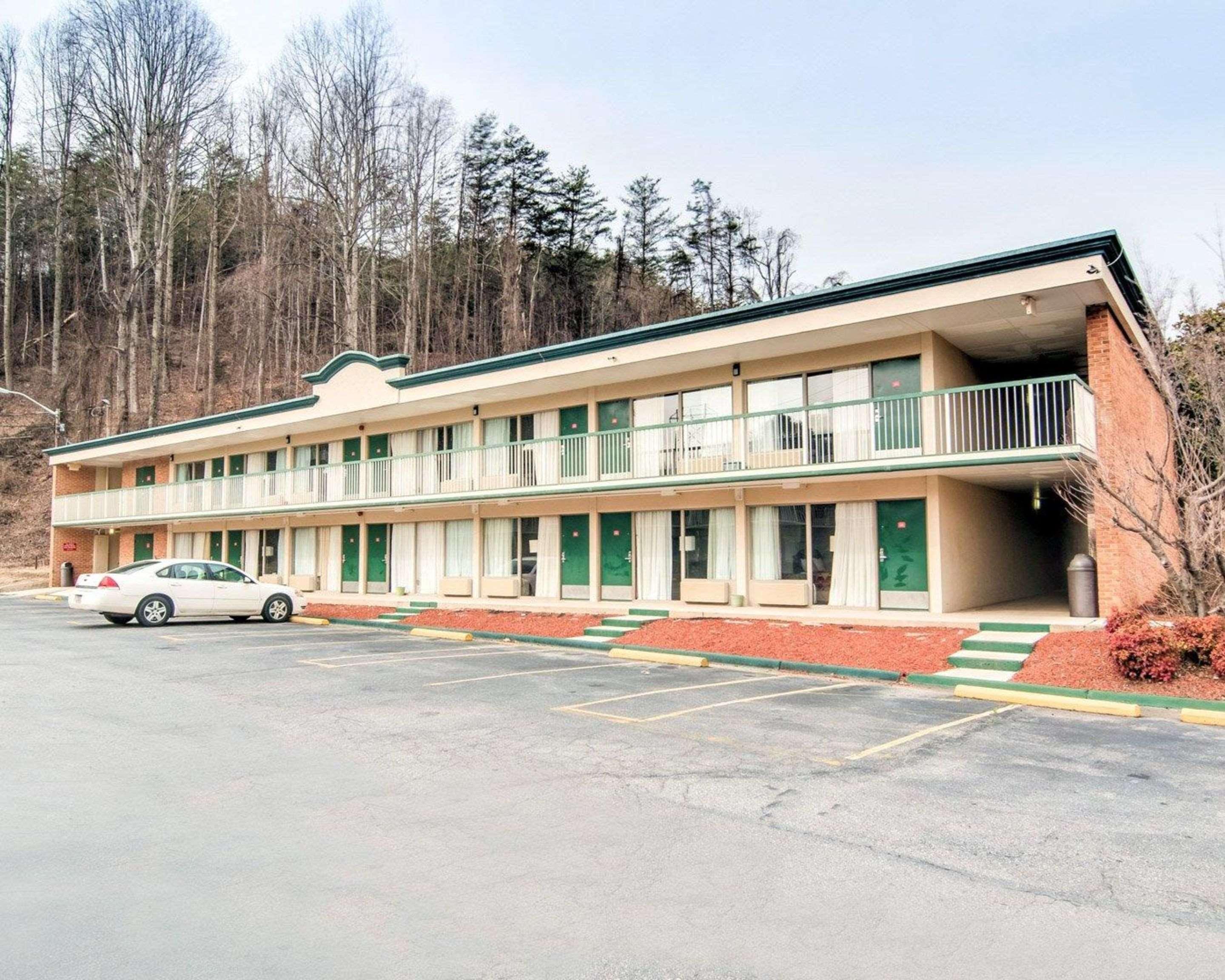 Econo Lodge Martinsville Exterior photo