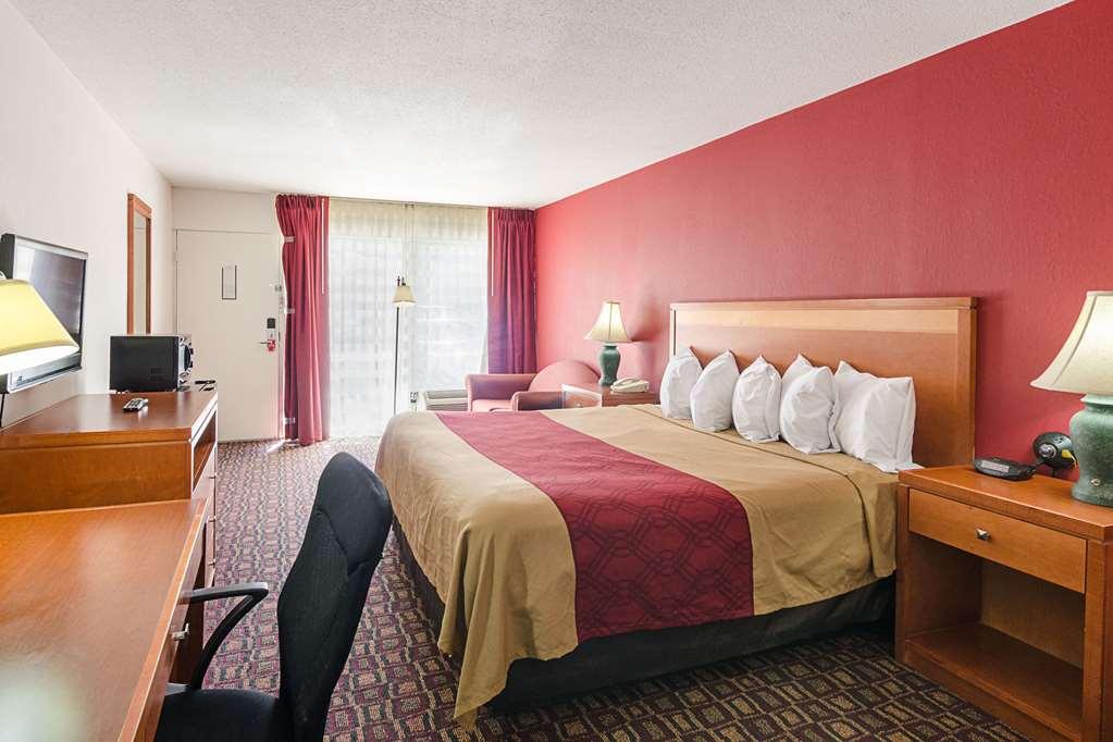 Econo Lodge Martinsville Room photo